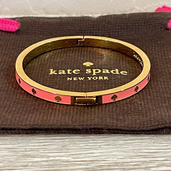 New Kate Spade Bracelet Bangle Coral Enamel Gold Spade with Pouch - Picture 3 of 9